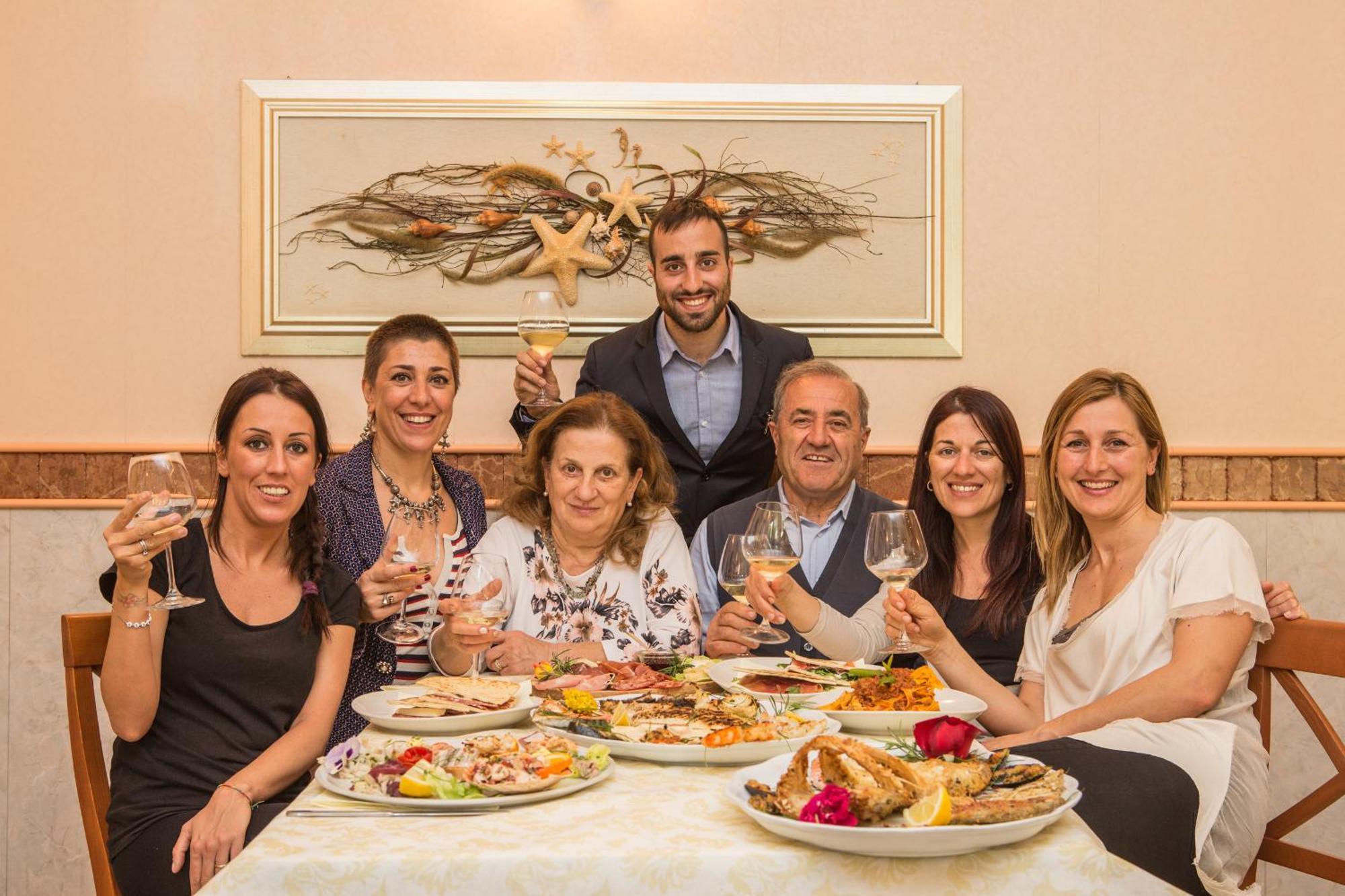 Albergo Ristorante Pozzi ベラーリア・イジェア・マリーナ エクステリア 写真