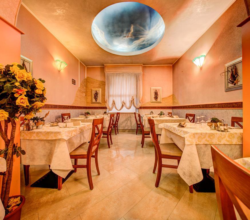 Albergo Ristorante Pozzi ベラーリア・イジェア・マリーナ エクステリア 写真
