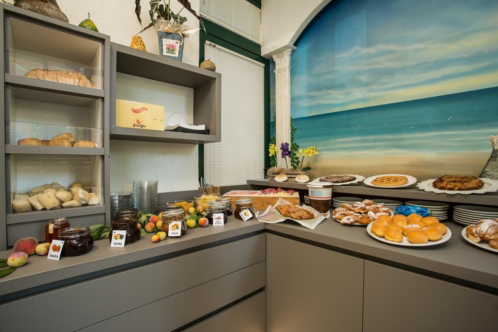 Albergo Ristorante Pozzi ベラーリア・イジェア・マリーナ エクステリア 写真